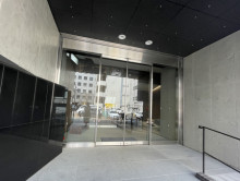 オフィスビル出入口