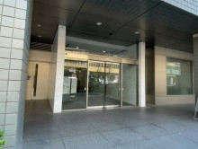 オフィスビル出入口