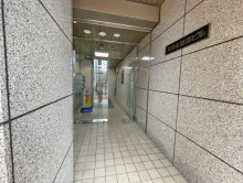 オフィスビル出入口