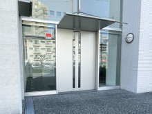 オフィスビル出入口