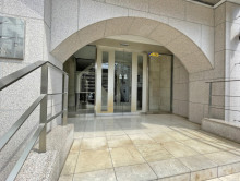 オフィスビル出入口