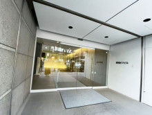 オフィスビル出入口