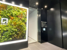 オフィスビル出入口