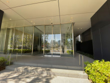 オフィスビル出入口