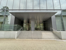 オフィスビル出入口