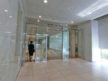 オフィスビル出入口