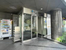 オフィスビル出入口