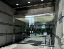 オフィスビル出入口