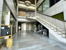 オフィスビル出入口