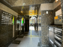 オフィスビル出入口