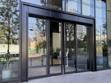 オフィスビル出入口