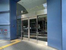 オフィスビル出入口