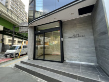 オフィスビル出入口