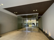 オフィスビル出入口