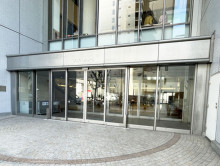 オフィスビル出入口