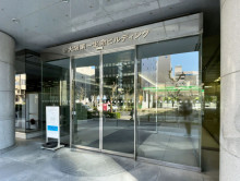 オフィスビル出入口