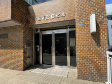 オフィスビル出入口