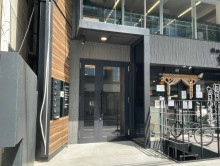 オフィスビル出入口