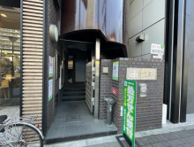 オフィスビル出入口