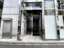 オフィスビル出入口