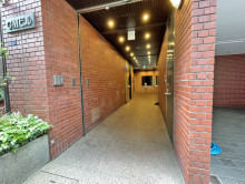 オフィスビル出入口