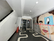 オフィスビル出入口