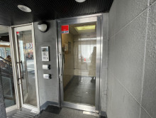 オフィスビル出入口