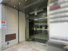 オフィスビル出入口