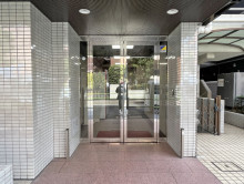 オフィスビル出入り口