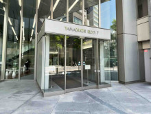 オフィスビル出入口