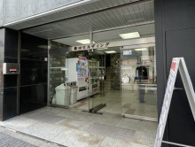 オフィスビル出入口