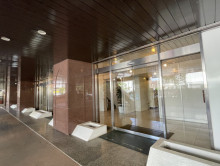 オフィスビル出入口