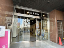 オフィスビル出入口
