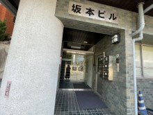 オフィスビル出入口