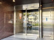 オフィスビル出入口