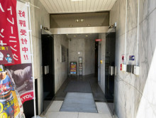オフィスビル出入口