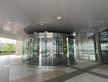 オフィスビル出入口