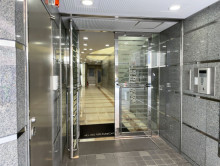 オフィスビル出入口