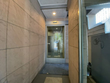 オフィスビル出入口