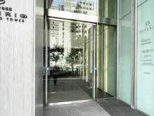 オフィスビル出入口