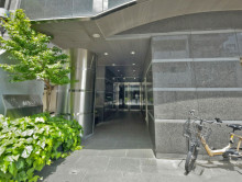 オフィスビル出入口