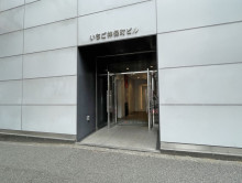 オフィスビル出入口