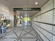 オフィスビル出入口