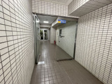 オフィスビル出入口