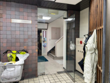 オフィスビル出入口