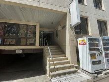 オフィスビル出入口