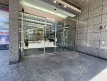 オフィスビル出入口