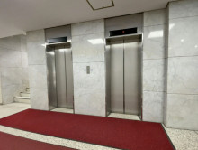 エレベーター(2基)