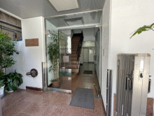 オフィスビル出入口