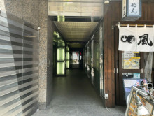 オフィスビル出入口